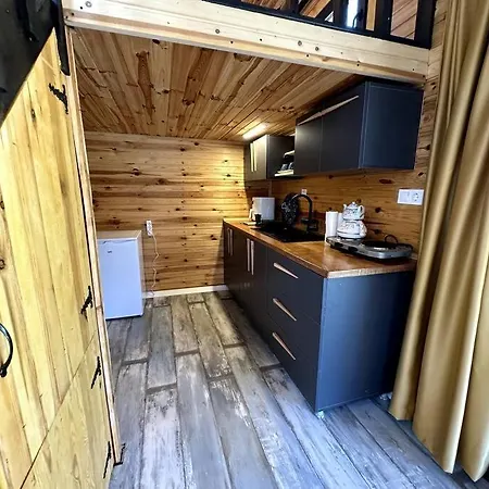 Casa de Férias Pavlonya Guest Farm - Tiny House
